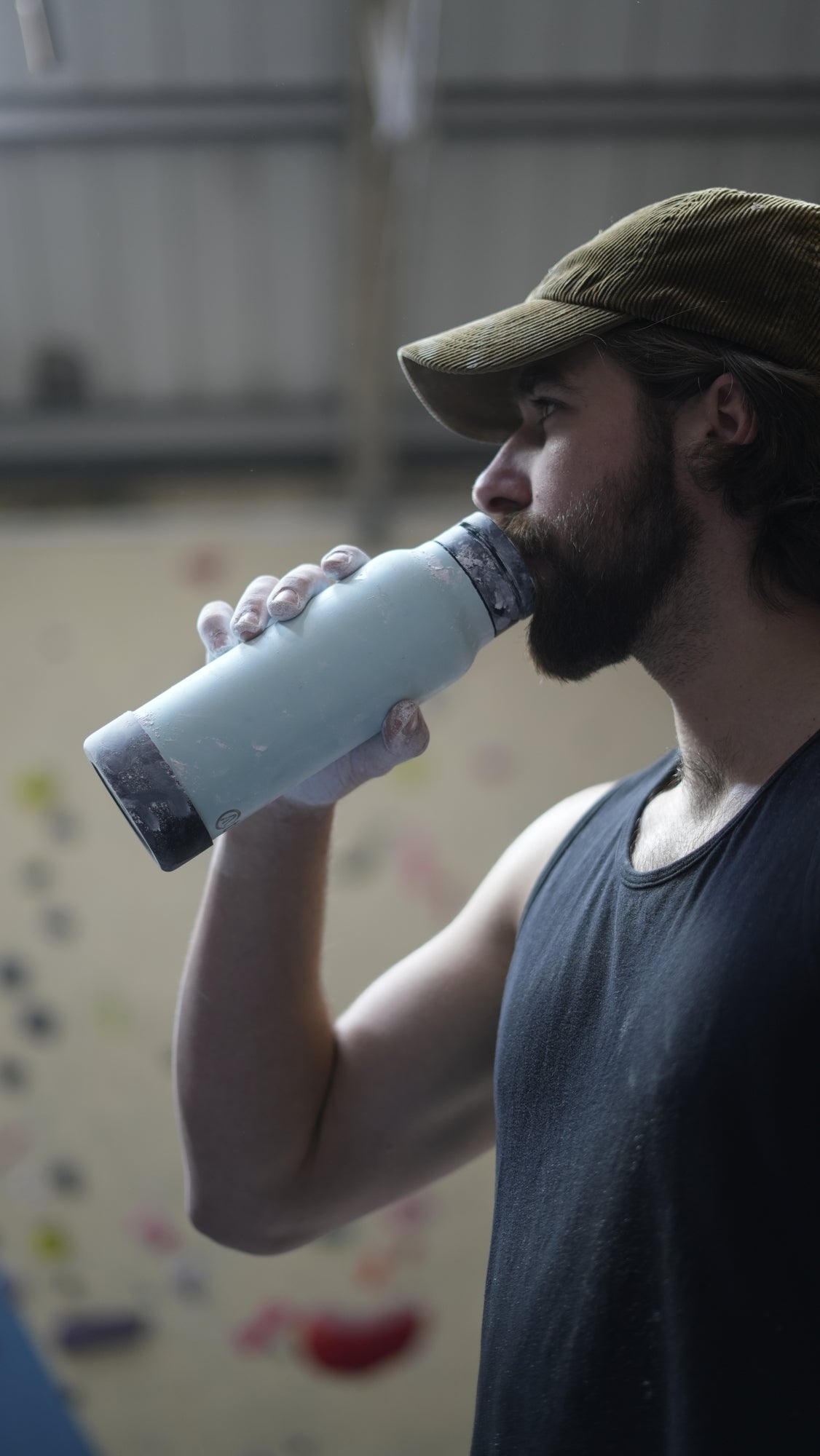 Atlas Hydrate 24oz Phone Mount Flask - Blue Sky | Reusable Insulated Bottle | Atlas Hydrate - Smart Magnetic Reusable Stainless - Steel Water Bottle with Phone Mount | Sustainable Lifestyle Hydration Flask UK