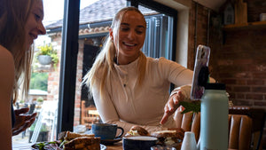 Atlas Hydrate 24oz Phone Mount Flask - Blue Sky | Reusable Insulated Bottle | Atlas Hydrate - Smart Magnetic Reusable Stainless - Steel Water Bottle with Phone Mount | Sustainable Hydration Flask UK