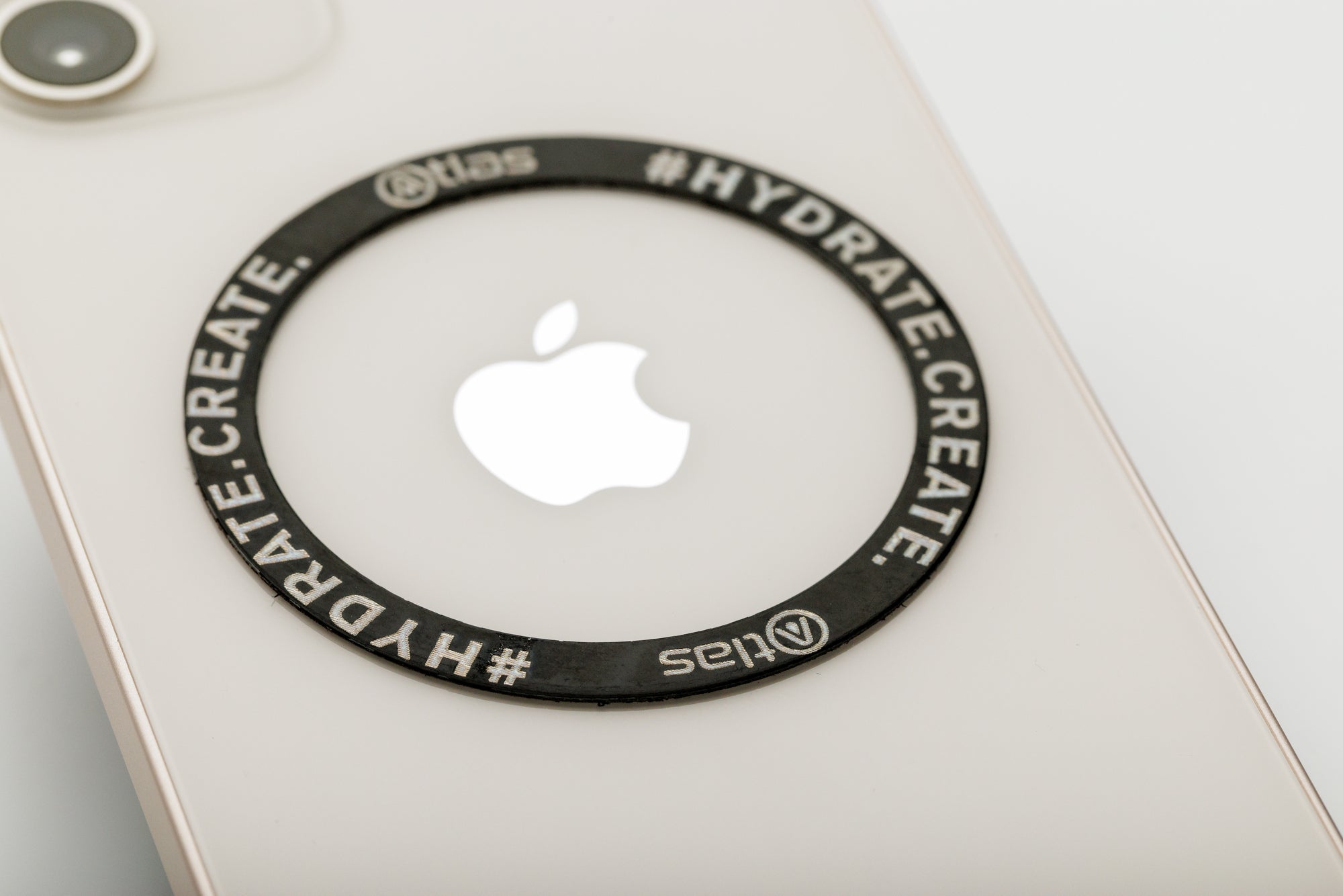 Atlas Hydrate 24oz Phone Mount Flask - Midnight Grey | Reusable Insulated Bottle - Atlas Hydrate Smart Magnetic Reusable Stainless - Steel Water Bottle with Phone Mount | Sustainable Hydration Flask UK